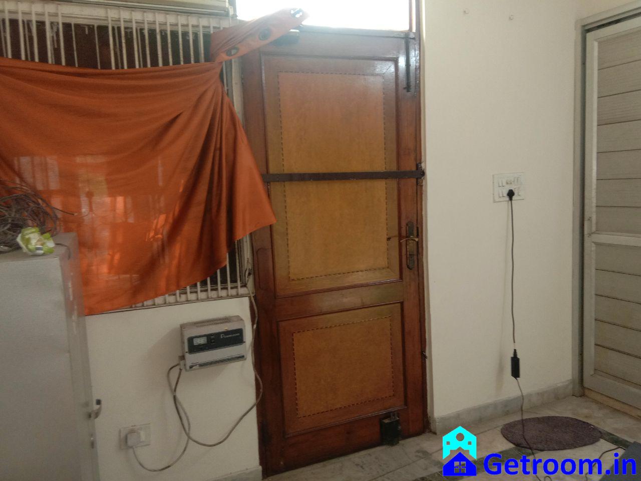 Double Shared Room House Bachelor